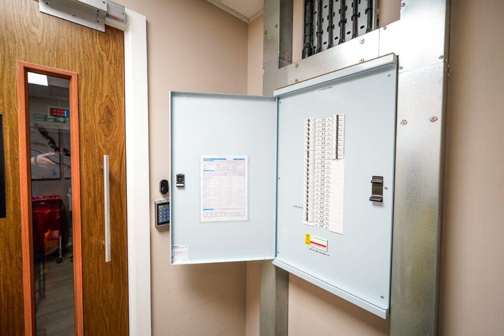 reliable commercial electricians west midlands